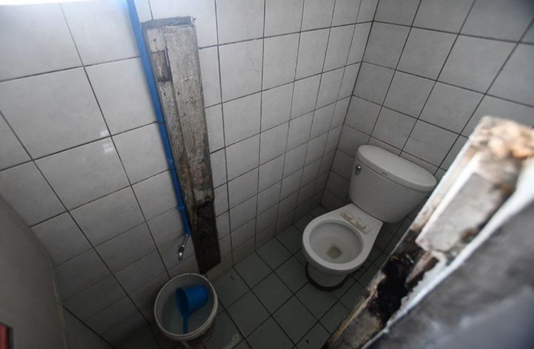 Restroom2