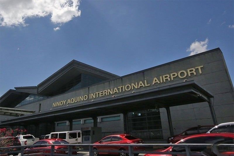NAIAでの不正出国に関与？入管職員を調査中