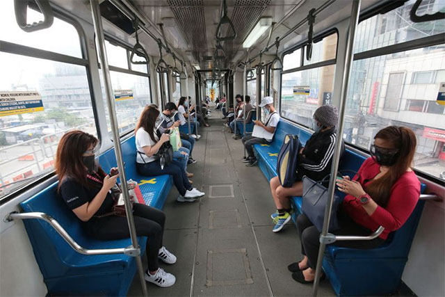 Mrt faceshield texting