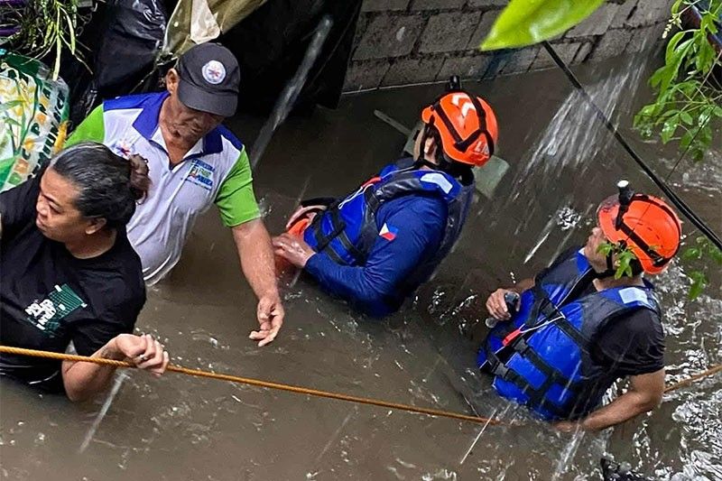 ケソン市、1時間で5日分の豪雨に見舞われる