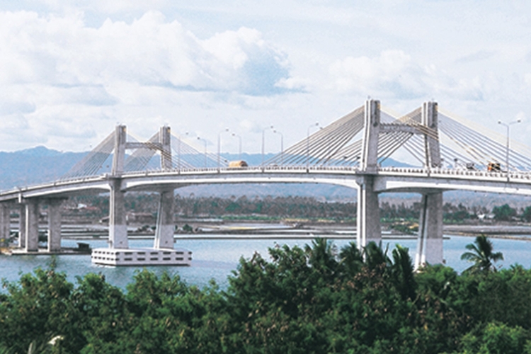 日本技術のセブ橋、地震にも屈せず健在