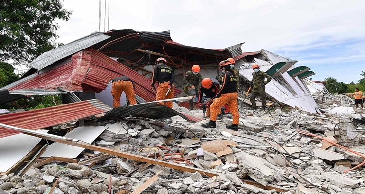 セブ地震、余震3,000回超え死者73人に