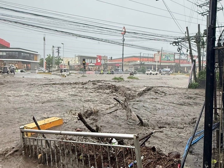 台風パオロ、ルソン島に大規模な洪水被害
