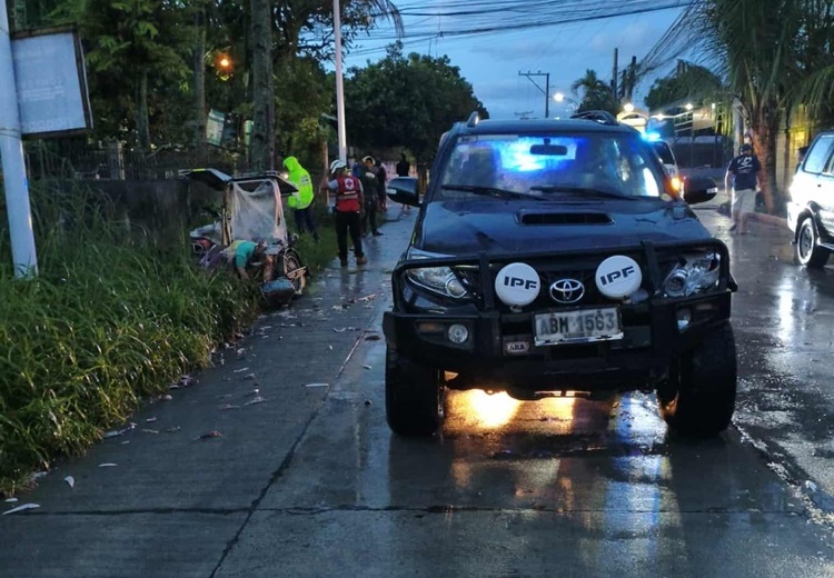 未成年運転のSUVが衝突、トライシクル乗客2名死亡