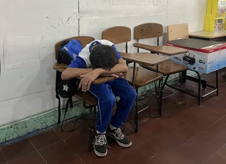 小学生が家族支えるために働く現実