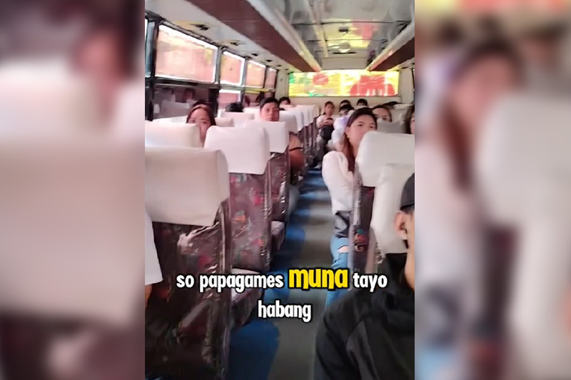 渋滞中のバスでゲーム！乗客も大喜び