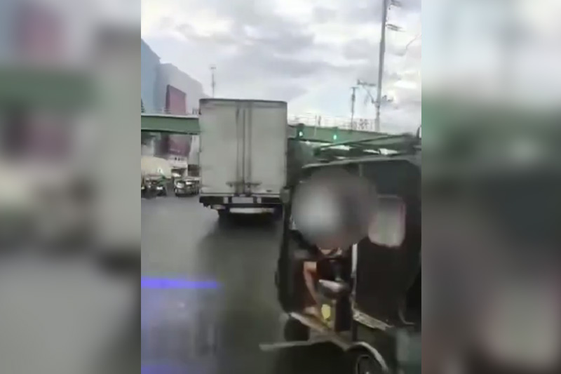 緊急車両妨害で非難浴びたEバイク運転手