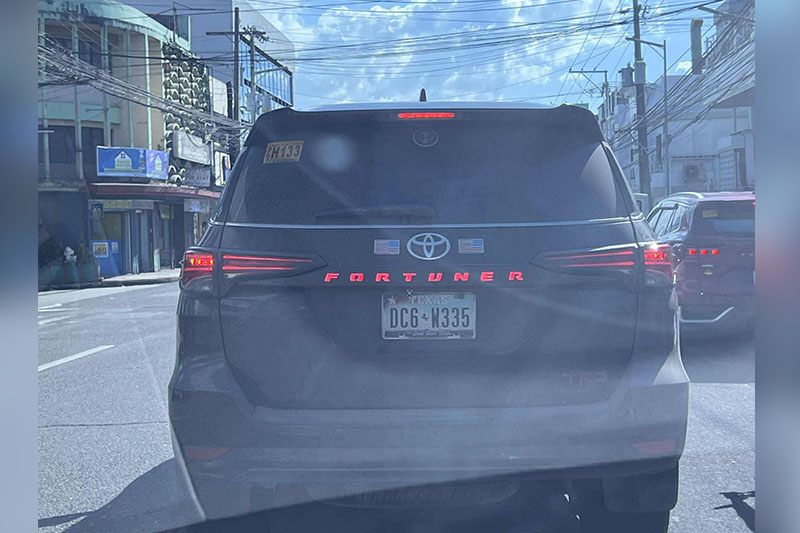 バコロド市で米国ナンバーのSUVが話題に