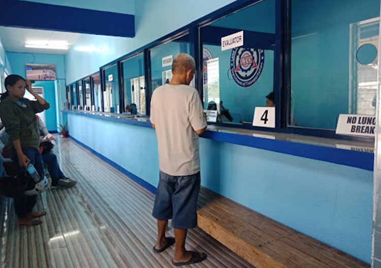 台風被災者の運転免許更新、罰金免除へ