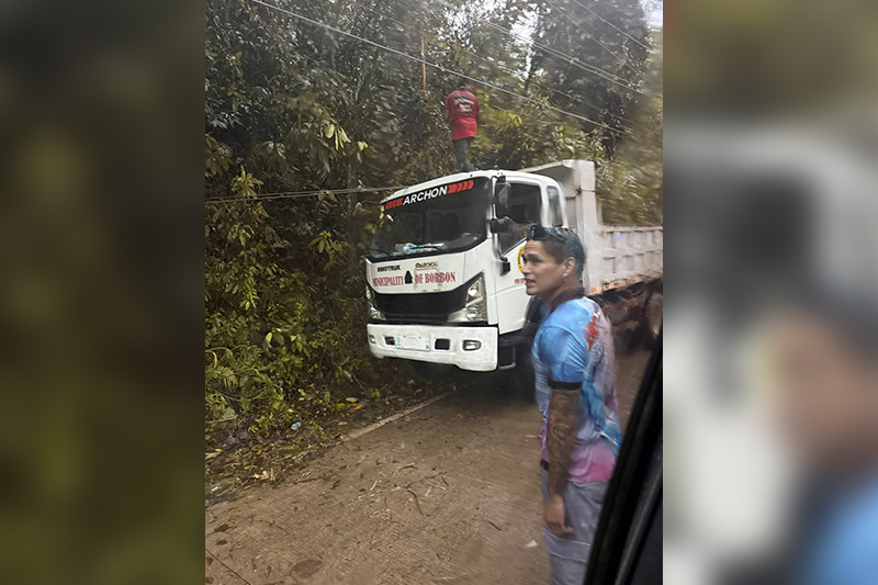 台風対策で渡英中止、ボルボン市長に称賛