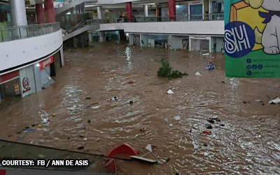 セブのショッピングモールが洪水で川に変身