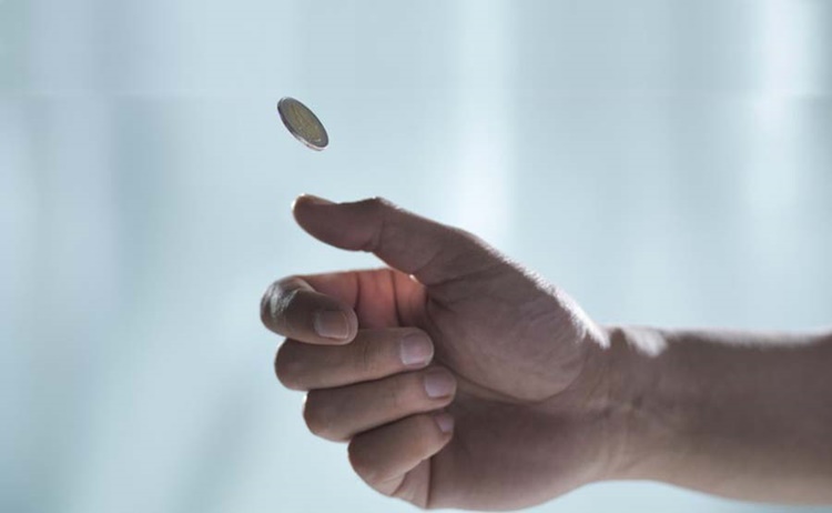 祖父と孫、違法賭博で逮捕される