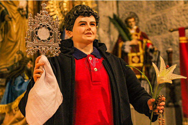 聖カルロ・アクティスの心臓遺物が巡礼開始