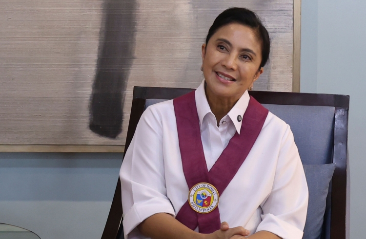 ロブレド市長、反腐敗デモに参加表明