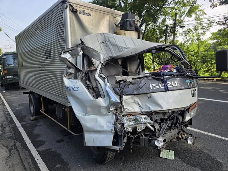 居眠り運転で悲劇、助手が命を落とす事故発生