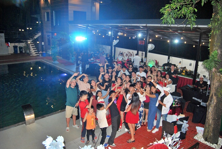 写真の質に悩む女性カメラマンの謝罪と決意