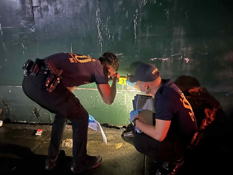 警官が強盗後に射殺、同僚との銃撃戦で