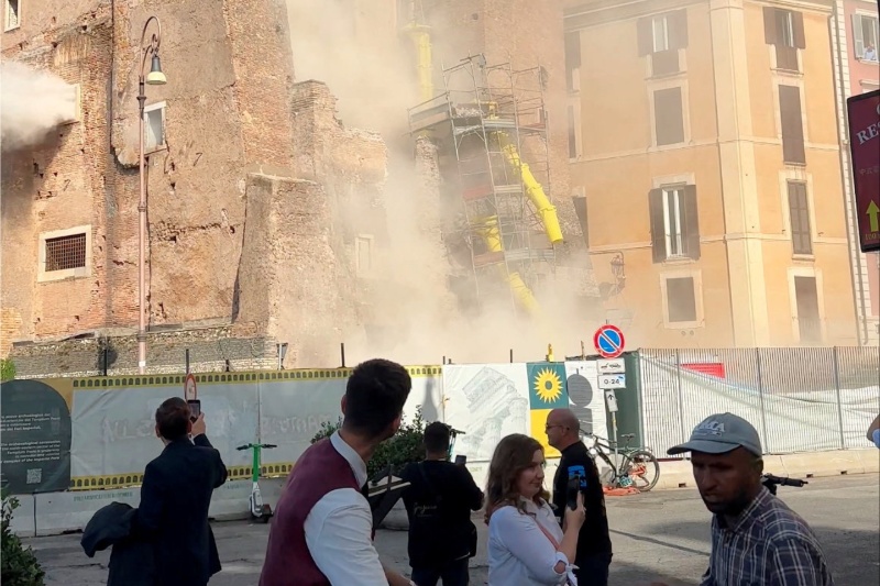 ローマの中世塔崩壊で作業員が犠牲に