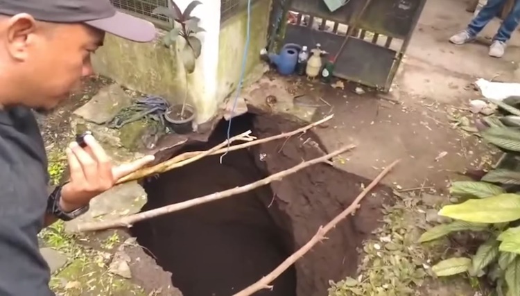 妊婦が地面陥没に巻き込まれ負傷、救出劇