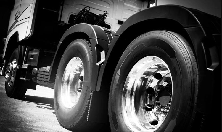 トンドで13歳少年がトラック事故で悲劇の死