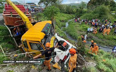 アルバイ州でトラック事故、11名死亡の悲劇