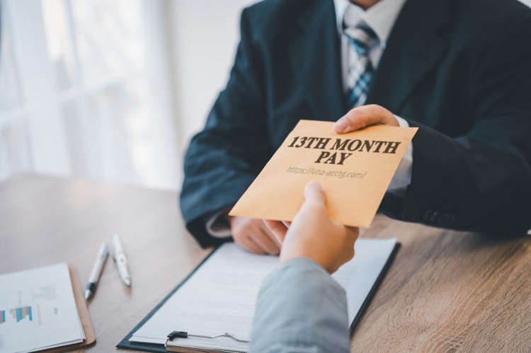 13th Month Pay & Bonuses: How To Spend Wisely This Holiday Season