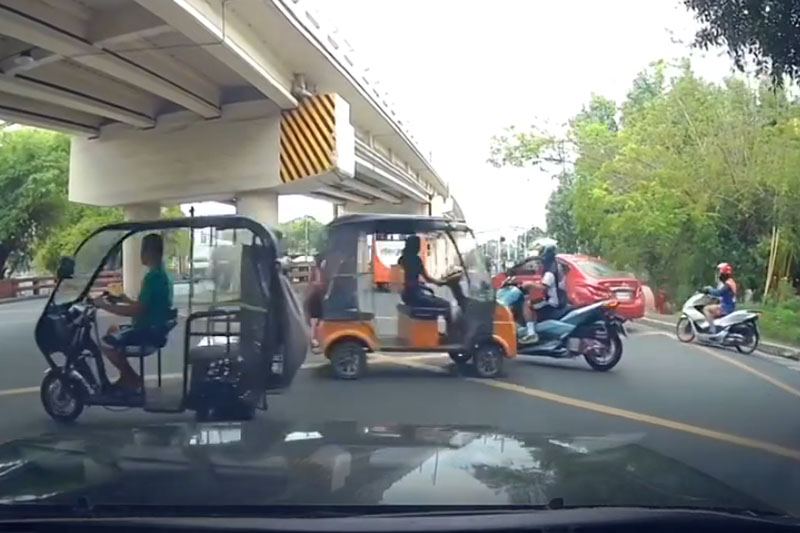 ‘Araro movie’: E-bike criticized for safety breach after hitting motorcycle