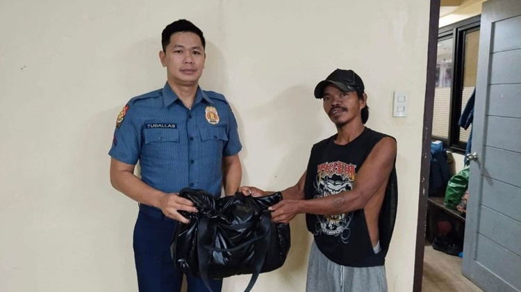Farmer Returns Lost Bag With Cash & Expensive Watches in Northern Samar