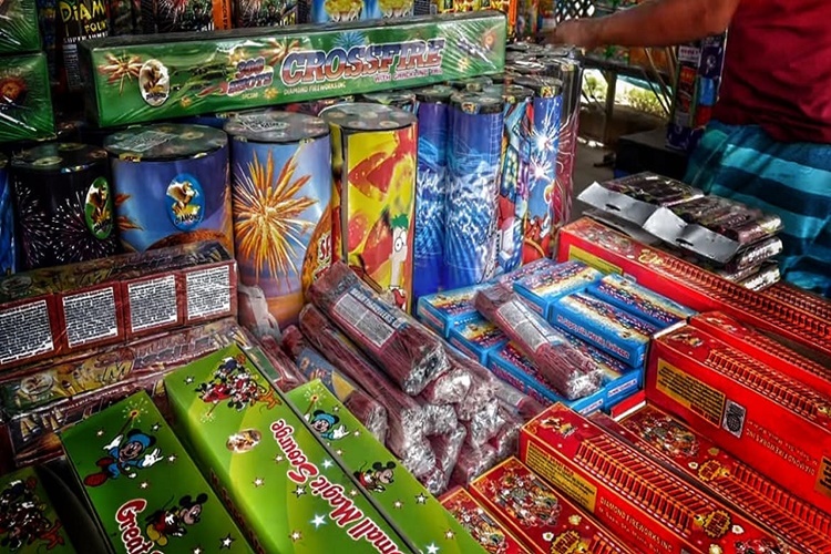 PNP-ACG Arrests 21 People for Selling Illegal Firecrackers Online