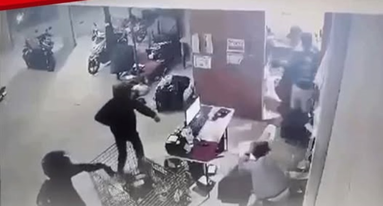 Armed Robbers Caught on CCTV Stealing Parcels & Cash from Sorting Center in La Union