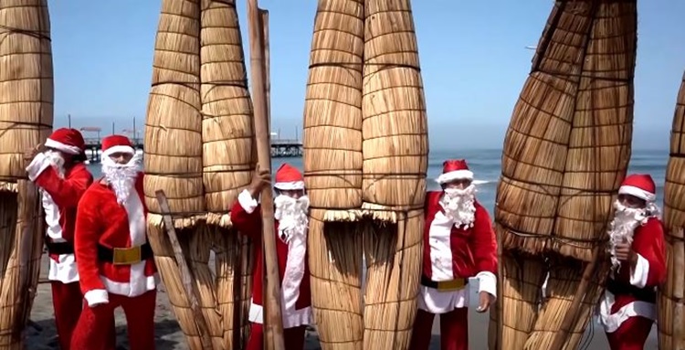 Fishermen Dressed as Santa Bring Free Holiday Rides on Their Traditional Boats