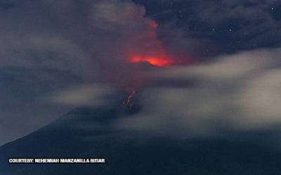 Lava tumilansik sa Bulkang Mayon