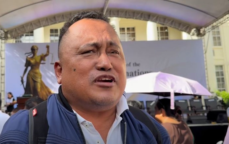 59-Year-Old Man Finally Passes BAR Exams After 11 Attempts