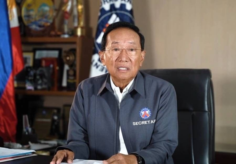 Former DPWH Chief Manuel Bonoan Arrives in PH ahead of Promised Return
