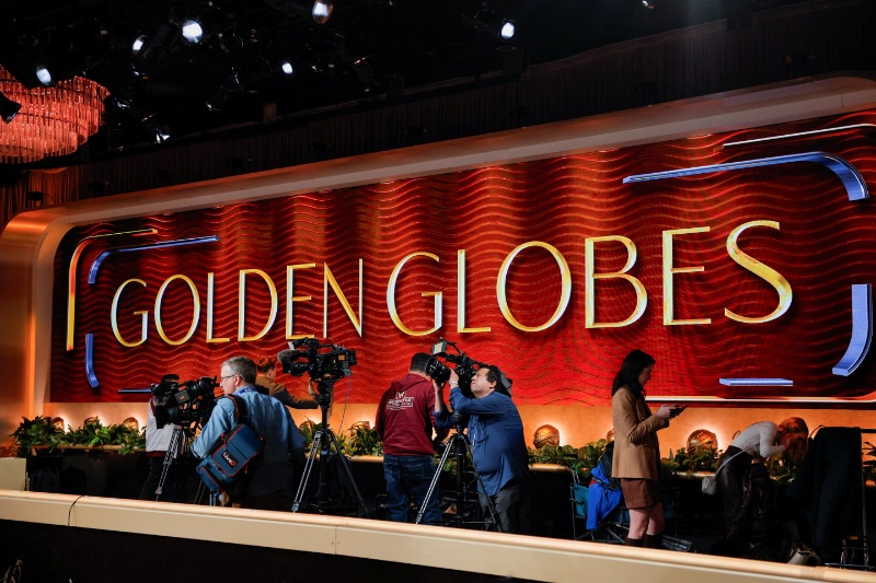 Hollywood stars battle for trophies at Golden Globes