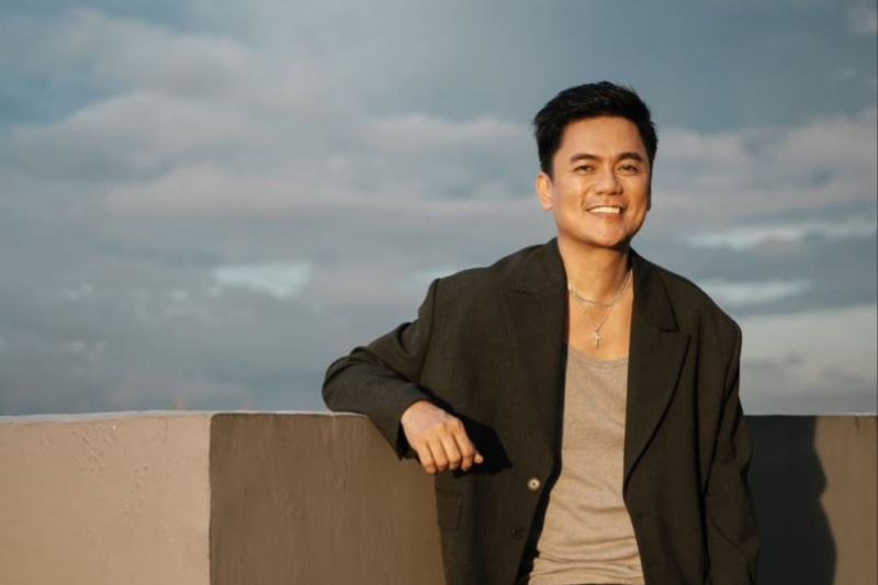 Jun Robles Lana explains why he prefers a three-name credit