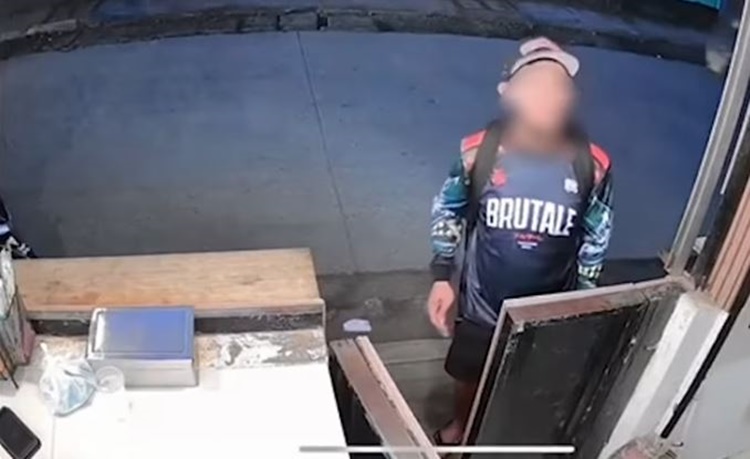 Man Steals Charging Cellphone from Small Shop in Valenzuela