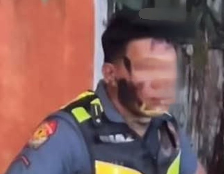 Police Officer’s Face Smeared w/ Soot by Devotees During Sinulog Festival