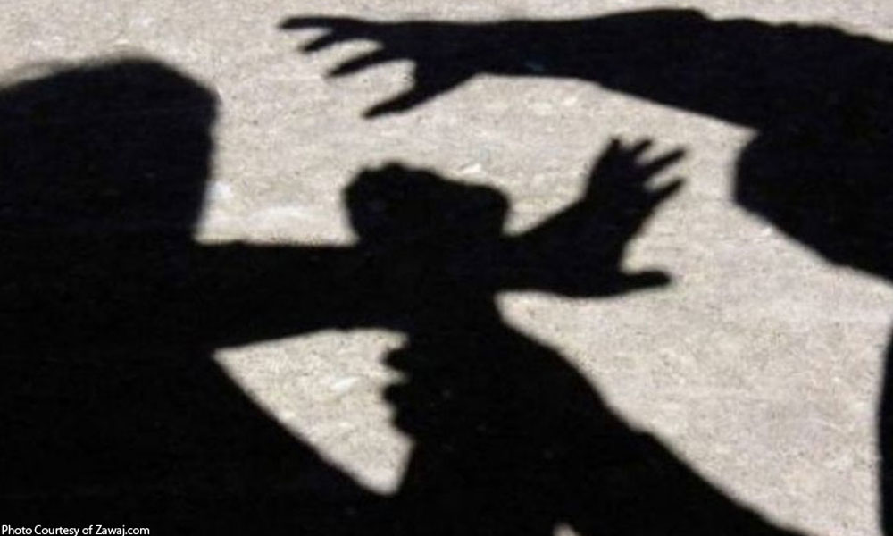 Foreigner bulagta sa sapak ng Pinoy