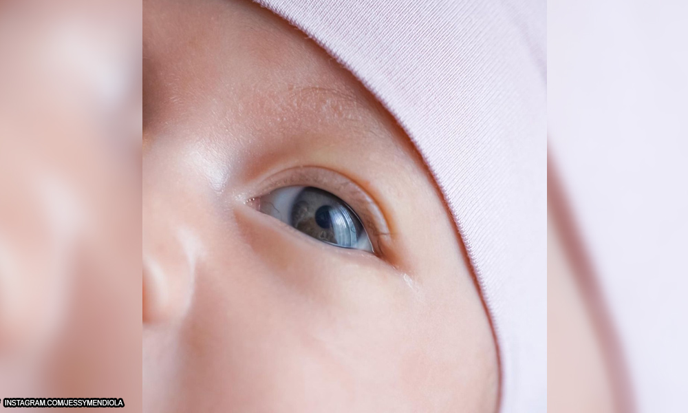 Naispatang gumalaw kaya nasagip: Baby sinupot, isinabit sa gate