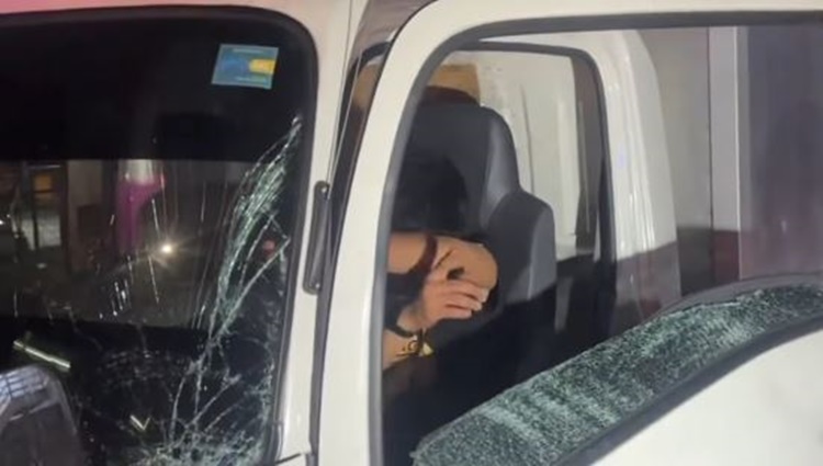 Truck Driver Smelling of Alcohol Injured After Crashing Into EDSA Barriers