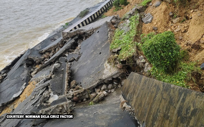 Ampaw na seawall sa Camarines Norte bumigay