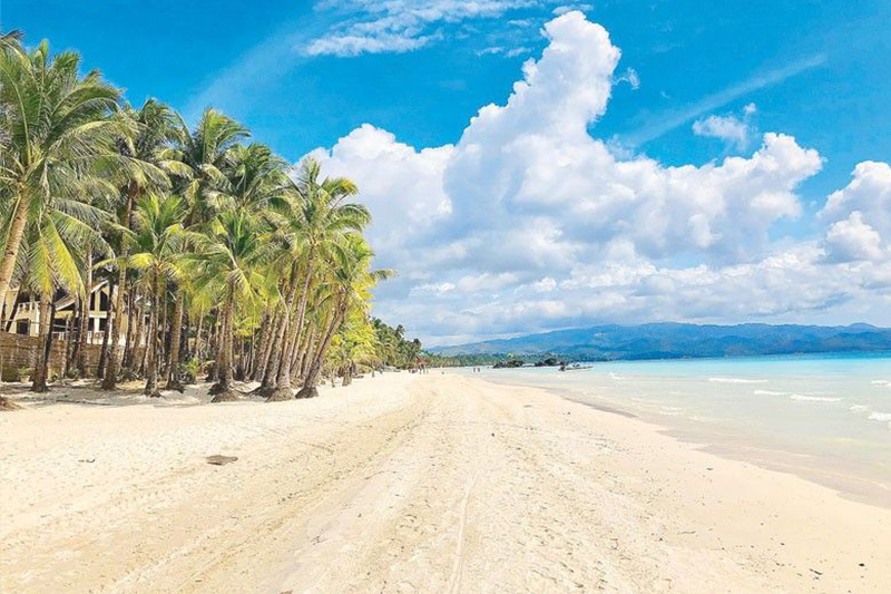 ボラカイのホワイトビーチ、アジア最高峰に選出