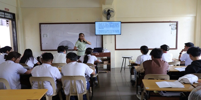 教育省の3学期制案、国会で激論