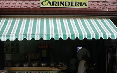 Karinderya ikinandado sa fried chicken na may uod