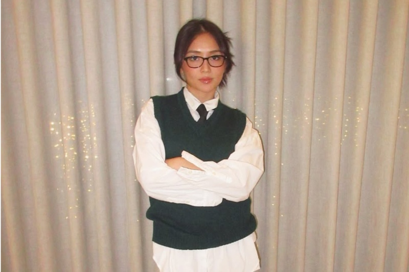 スタンディー写真で男性がトラウマに 苦情殺到