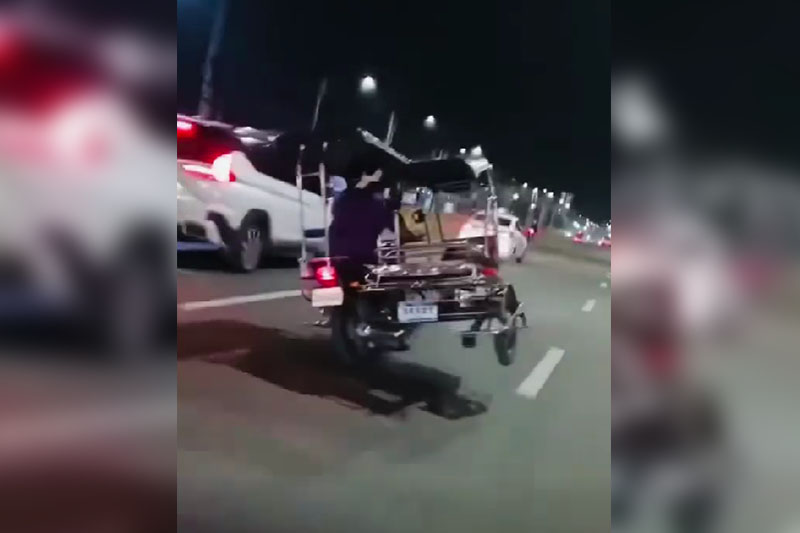 タヤタイで危険運転の三輪車、ネットで波紋