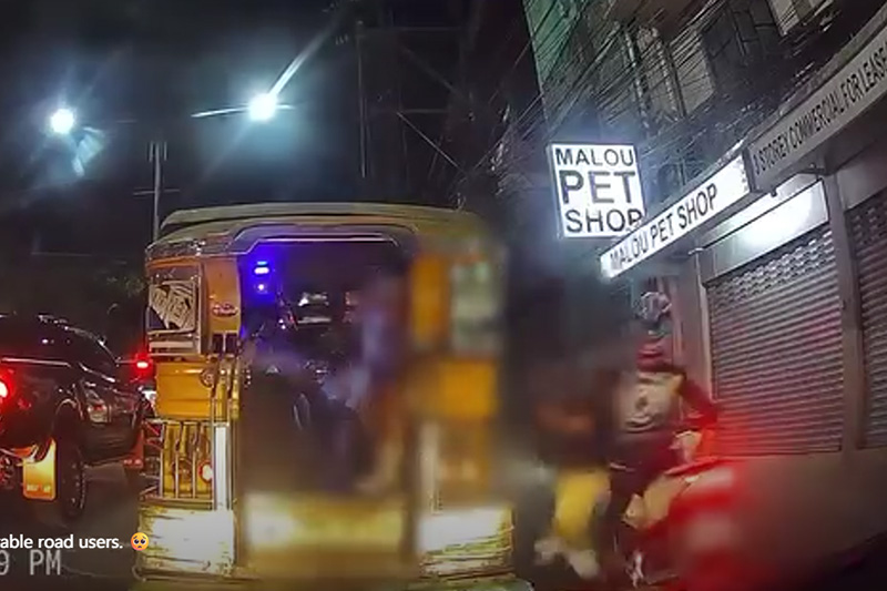 Traffic incident: Motorcycle strikes commuter stepping off jeepney