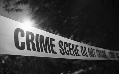 縛られた男性遺体発見、銃撃の痕跡も