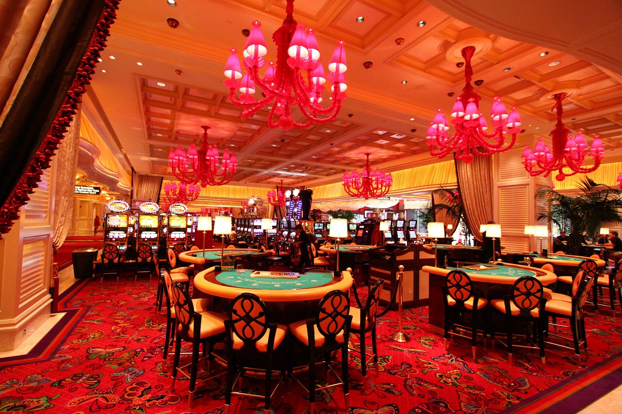 Gambling resort with table games